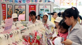 Hàng Việt thu hút người dân biên giới Việt Nam-Campuchia