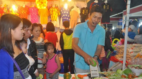 Gần 3 vạn lượt khách tham quan mua sắm tại Hội chợ nông nghiệp Tây Nguyên 2015
