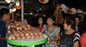 Hàng nghìn người tiêu dùng tham gia Hội chợ “Tết dùng hàng Việt”