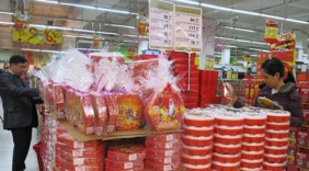 Bánh kẹo Tết Bính Thân: Hàng Việt đang chiếm lĩnh thị trường
