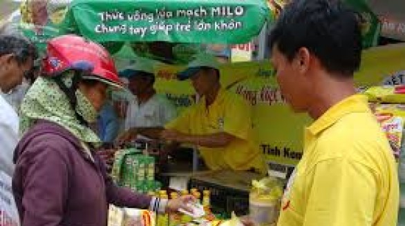 Hơn 100 gian hàng tham gia phiên chợ bán hàng Việt trên biên giới