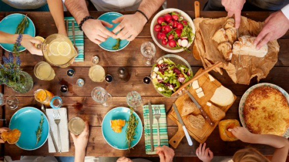 10 thói quen ăn uống bố mẹ nên học để con khỏe mạnh