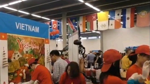 Việt Nam tham gia Hội chợ từ thiện quốc tế Bazzar tại Áo