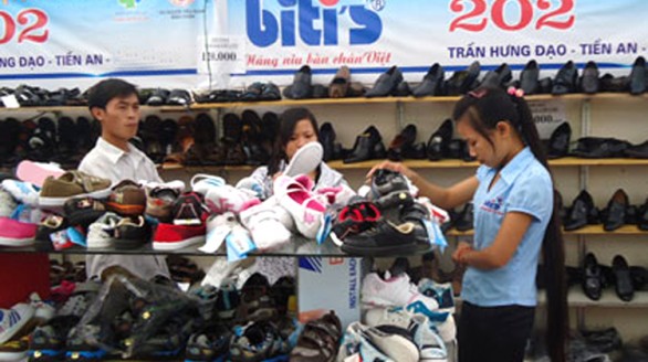 Giày, dép Việt: Tăng cạnh tranh trên “sân nhà”