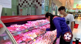 Hiệp hội các nhà bán lẻ Việt Nam chung tay tiêu thụ thịt lợn