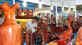 Hội chợ Đồ gỗ Bình Định thu hút mạnh khách mua sắm