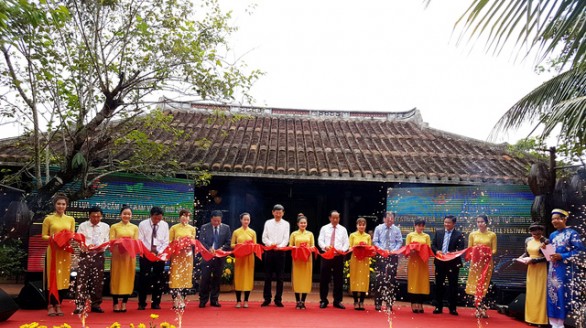 Khai mạc Festival Tơ lụa thổ cẩm Việt Nam - Châu Á 2017