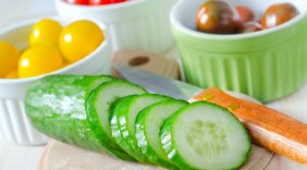 Sa-lát dưa chuột, tỏi trị huyết áp cao