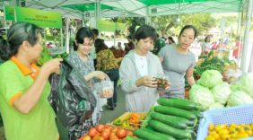 Khai mạc chợ phiên nông sản an toàn thứ 3 tại công viên Lê Thị Riêng
