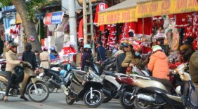 Thị Trường Noel 2018: Hàng Việt được yêu thích