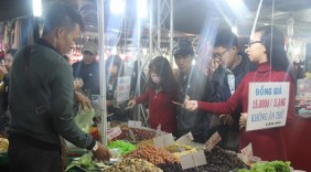 Khánh Hòa: Hàng ngàn du khách đến Hội chợ Xuân