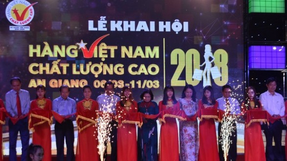Hội chợ Hàng Việt Nam chất lượng cao khai mạc ở Long Xuyên