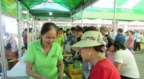 Sôi nổi Chợ phiên Nông sản an toàn T.P Hồ Chí Minh