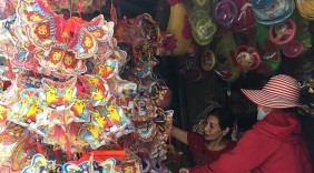 Thị trường đèn lồng Trung thu - Hàng Việt chiếm ưu thế