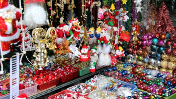 Cửa hàng người Việt ở Séc hút khách mùa giáng sinh