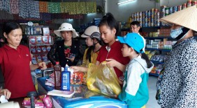 Điểm bán hàng Việt tạo niềm tin của bà con