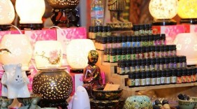 Hơn 300 gian hàng tham gia Hội chợ mua sắm và ẩm thực Việt - Thái