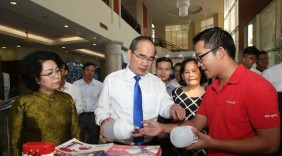 Hàng Việt vững trong nước, vươn ra thế giới