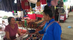 Đông đảo người dân tham quan Hội chợ triển lãm thương mại Sơn La 2019