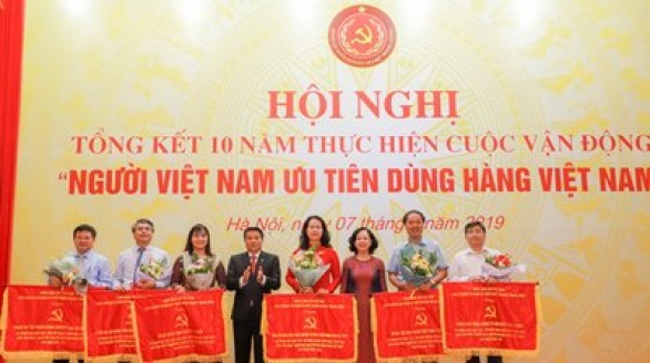 Agribank đươc tặng nhiều danh hiệu trong vận động 'Người Việt Nam ưu tiên dùng hàng Việt Nam'
