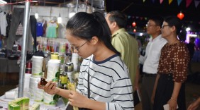 Quảng Trị: Phiên chợ hàng Việt Nam về nông thôn tại thị trấn biển