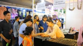 Hơn 400 gian hàng quy tụ tại Hội chợ Mua sắm & Ẩm thực Việt - Thái