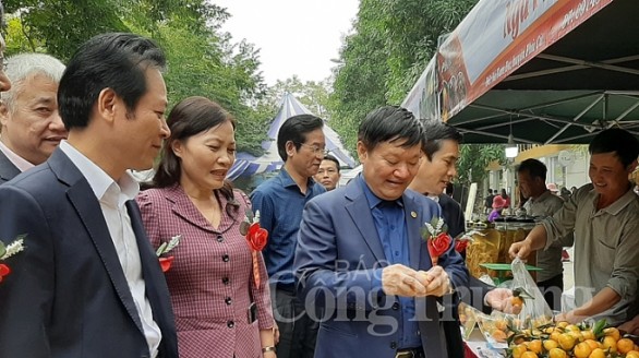 Rộn ràng Phiên chợ cam Hưng Yên năm 2019