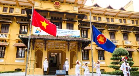 Thượng cờ kỷ niệm ASEAN bước sang tuổi 55