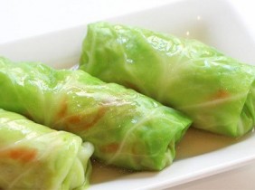 Bắp cải cuốn thịt hấp lạ mà ngon